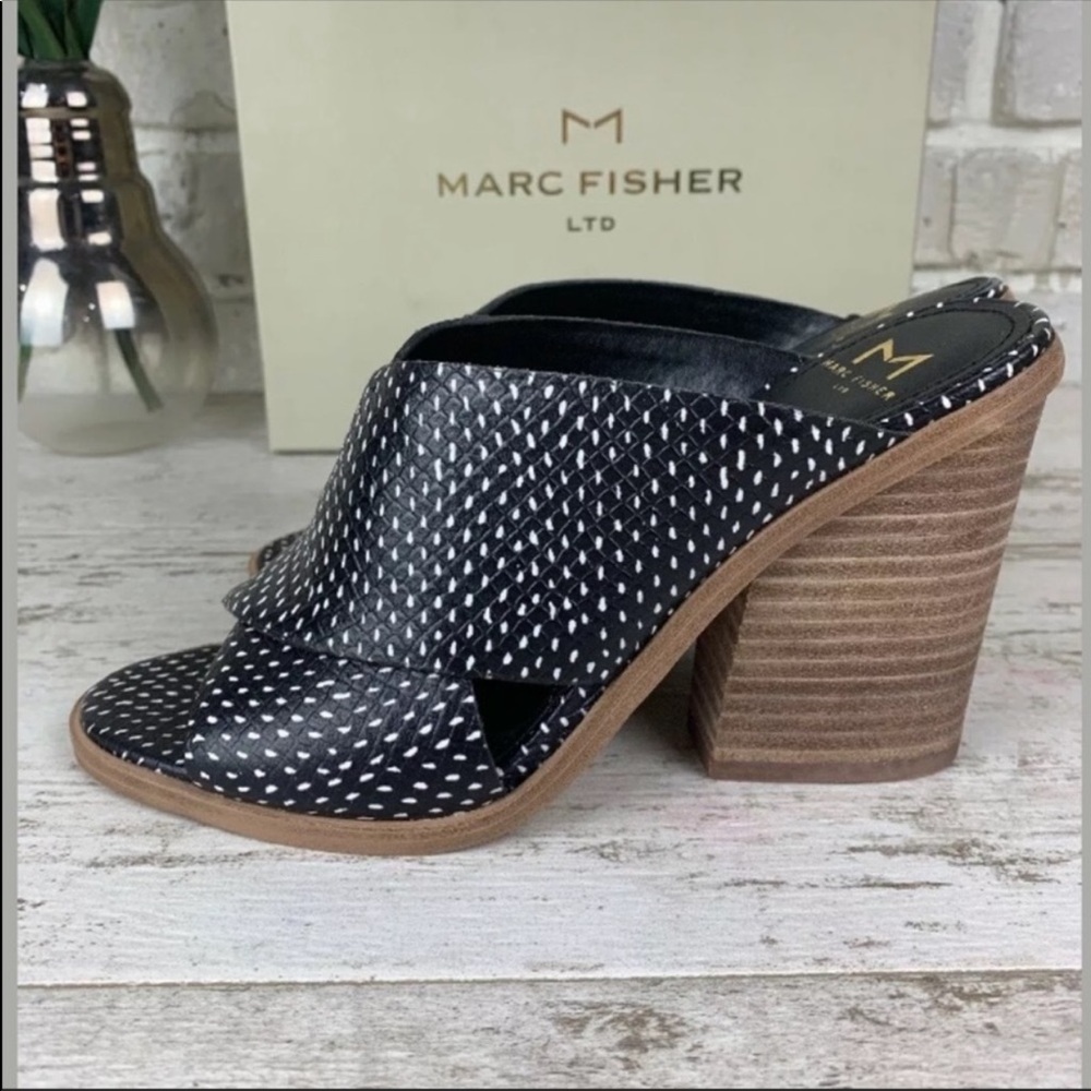 Marc Fisher Volla Black Snake Embossed Sandal w original box